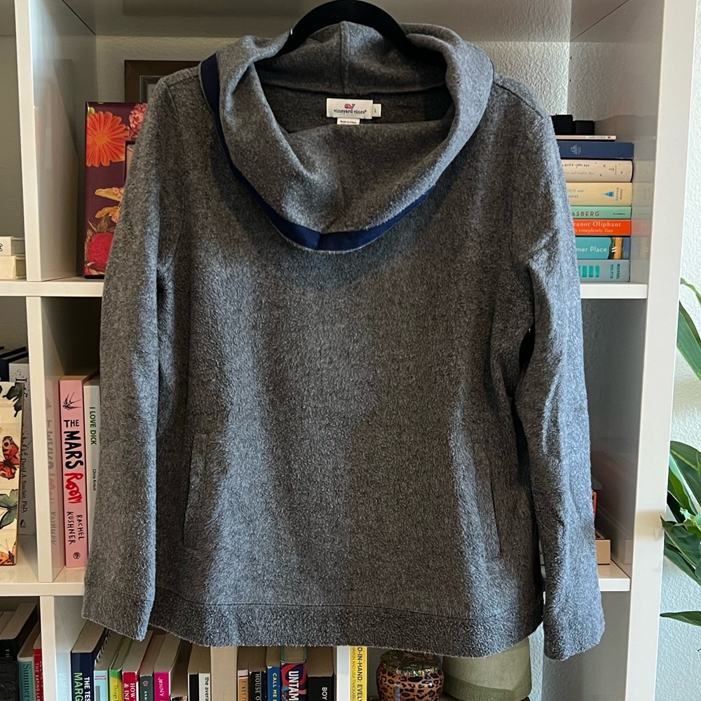 Vineyard Vines Gray w/Navy Trim Pullover Fleece ✨